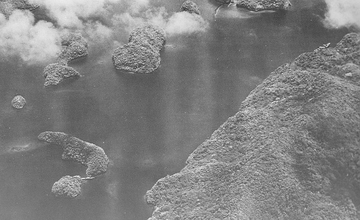 attack on palau-06.JPG - Bichu Maru (upper right) can be seen anchored alongthe shore